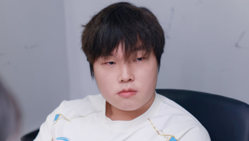 IG粉丝当面侮辱bin，bin以为要签名，反应过来后略显尴尬