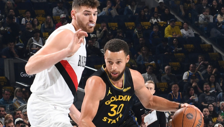 Top时刻 | 22日十佳球：库里脑后妙传 约基奇隔扣申京