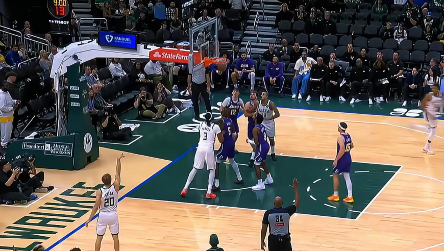 要变天了？湖人大幅领先稍显大意 雄鹿第三节两分钟轰15-0缩小分差