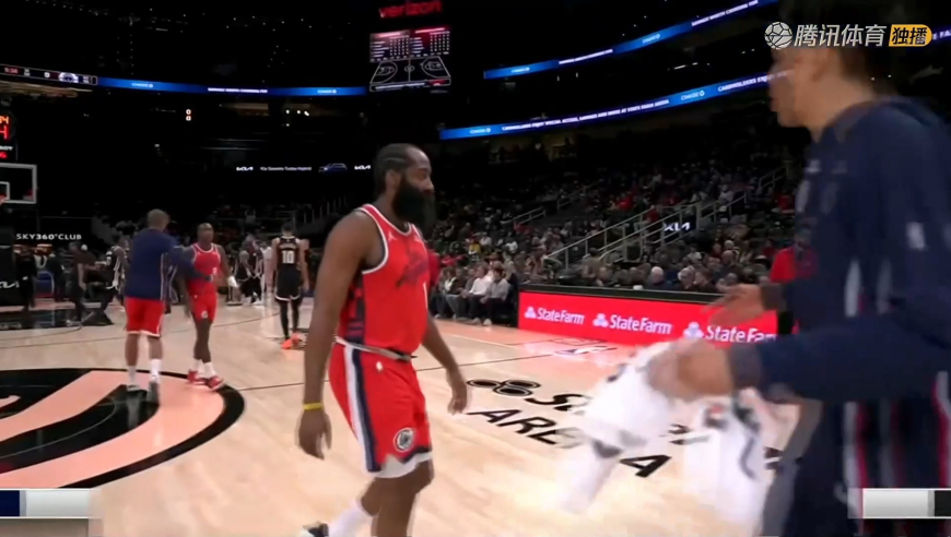 状态火热！哈登助攻祖巴茨随后突破上篮得手 反击三分也中连造7分