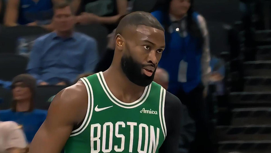 欢迎来到NBA！弗拉格对轰杰伦布朗 杰伦布朗连进三分打停独行侠