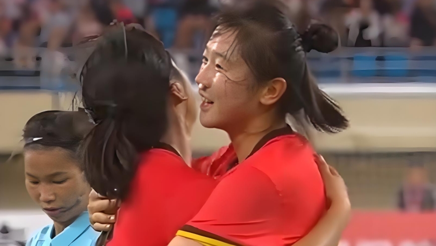 8-0！中国女足3连胜轰21球出线，19岁小将帽子戏法，对手门将落泪