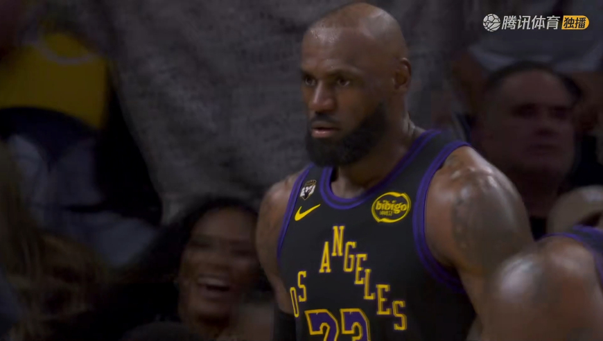 杀疯了！詹姆斯连造2+1 杂耍暴扣后又招牌快攻强打小乔丹目露凶光