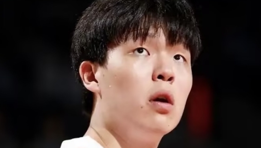 炸裂！杨瀚森打出赴美最强一战！16中14狂砍31分创生涯新高，太硬了！