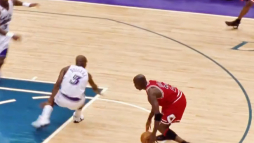 篮球之神｜乔丹最后一投，把所有巨星打成配角！他急停后拉回，让整个联盟沉默了