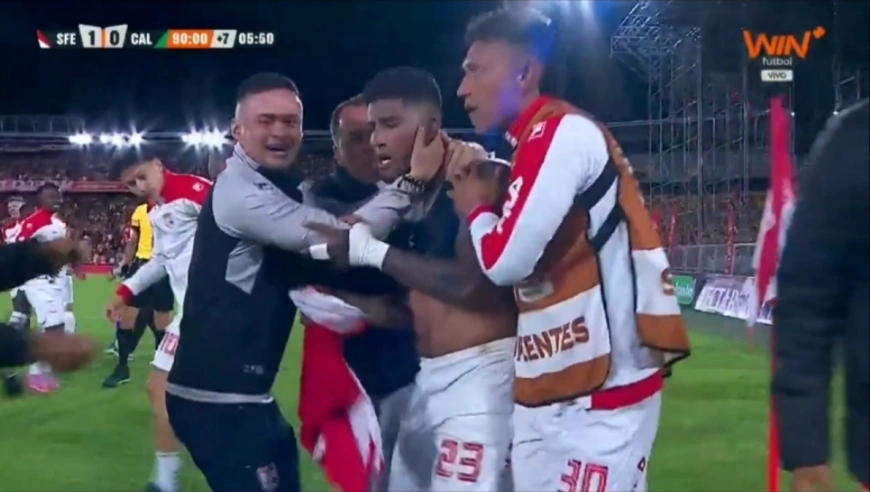 最后一分钟还敢这样射门，南美球员是真自信！不进就无缘季后赛了