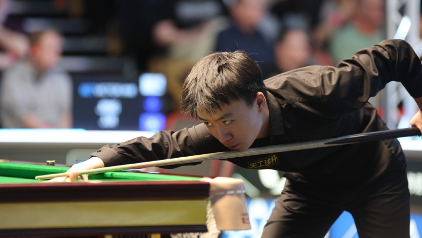 江俊高杆轰击蓝球偏到太平洋 没想戏剧一幕发生 再打100杆难以复制