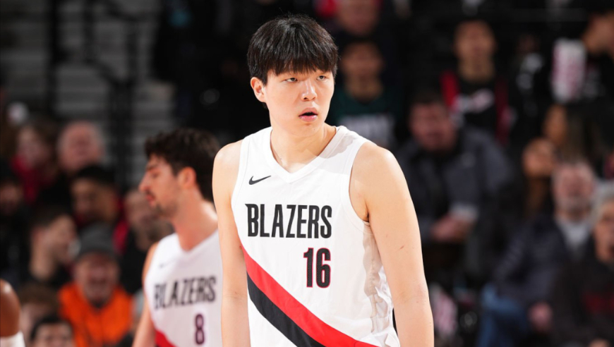 杨瀚森3分3板2助集锦：扣空篮不中太可惜 领到第5犯后秒变表情包