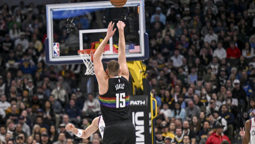 掘金快船决胜时刻：约基奇连拿8分再送背传 掘金轰13-2打到快船投降