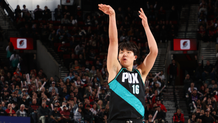 时隔8场回归！杨瀚森半场表现 篮下梦幻脚步+吃饼暴扣