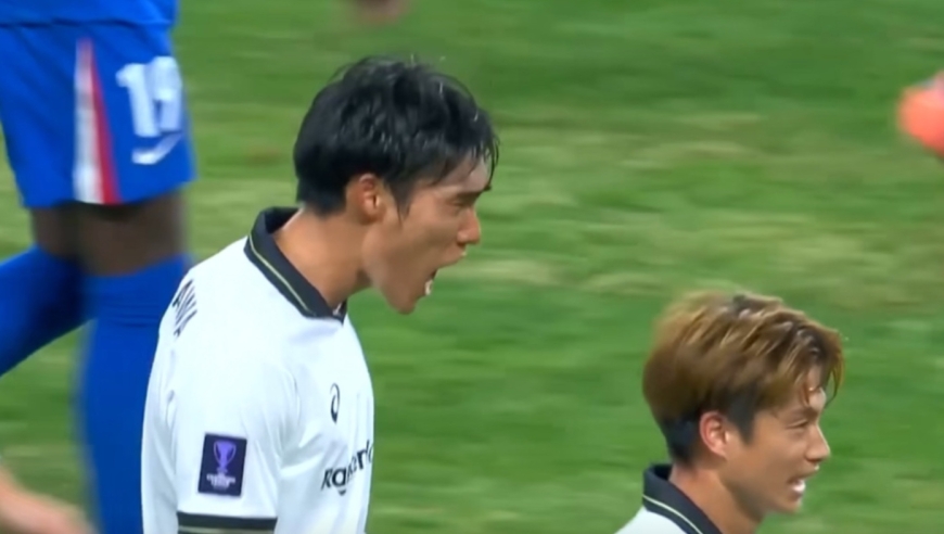 多角度看申花8分钟丢2球：边裁示意越位VAR改判，防线被打穿