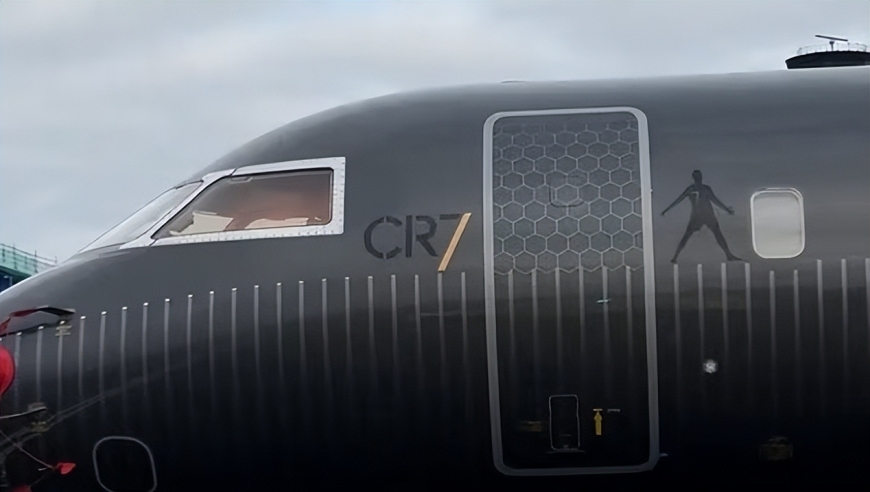 3年狂赚5亿欧，曝C罗6100万英镑私人飞机离开沙特，已抵达马德里