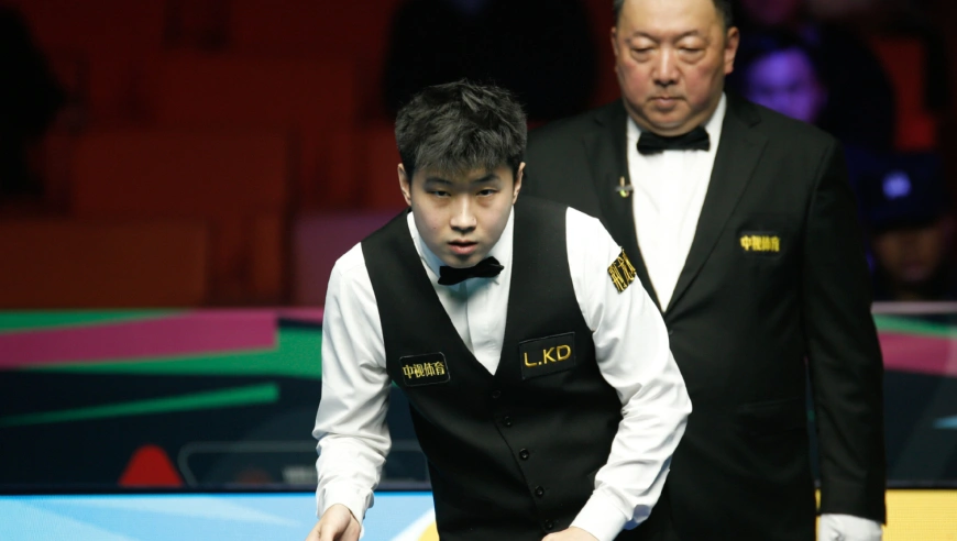 赵心童最后时刻演小品 连续两次母球摔袋 被超14分握手认输