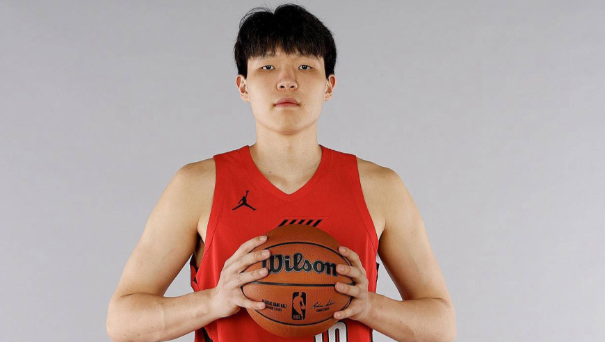 杨瀚森半场15分集锦：命中两记三分+秀梦幻脚步+大视野妙传