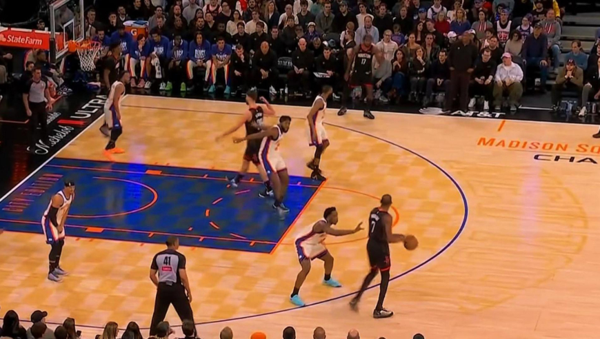 火三疯提前降临！火箭第二节三分钟打出14-4攻击波一波追平尼克斯