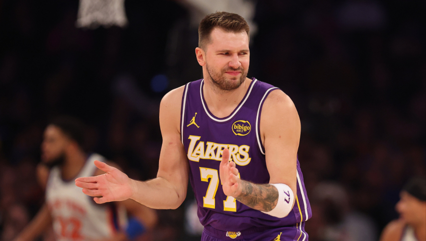 斯派克李都看乐！东契奇对阵尼克斯集锦：砍30分狂秀转身三分