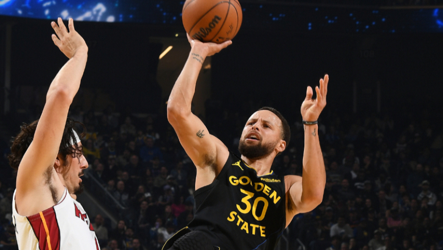 库里vs热火19分11助攻集锦：5记三分球+库有引力盘活勇士全队