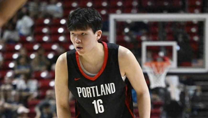 杨瀚森NBA夏季联赛首秀后，美媒风评突变，网友：翻脸比翻书还快