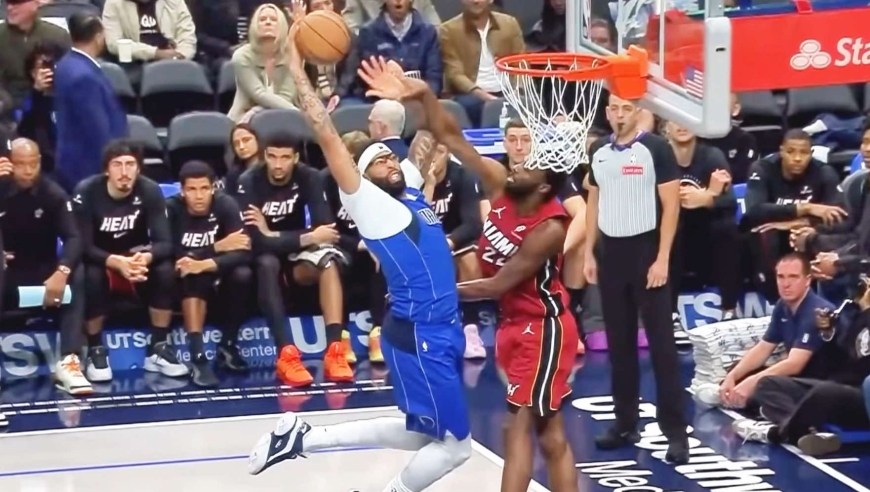 12月4日NBA十佳球｜浓眉哥单臂劈扣尽显风采，科纳特绝命封盖收下比赛