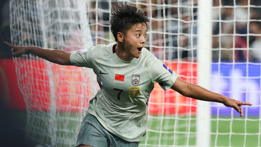 中锋遮风挡雨+王霜驱动两翼，中国女足攻防都提速｜战术板