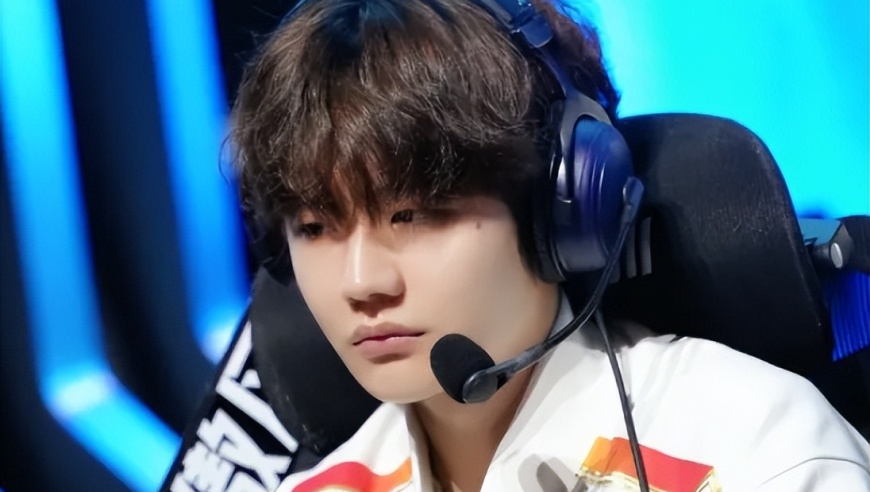 WBG慌了，一晚上联系3大辅助！醉酒粉丝调侃糖小幽，Doinb发火