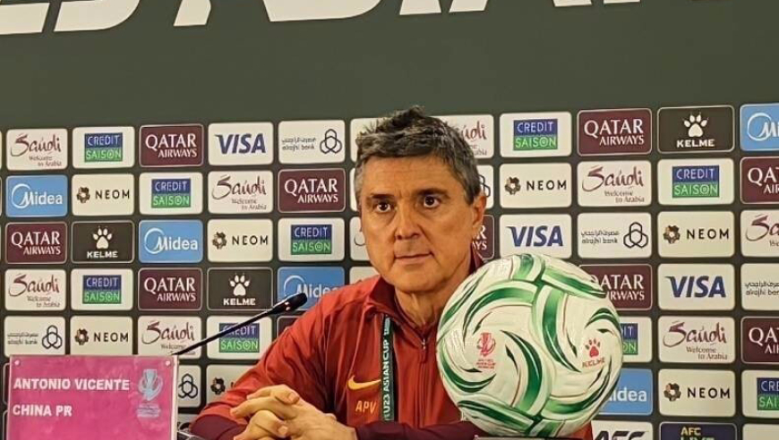 安东尼奥：0-4仍为U23球员骄傲！正视与日本差距，拜合拉木发烧39度