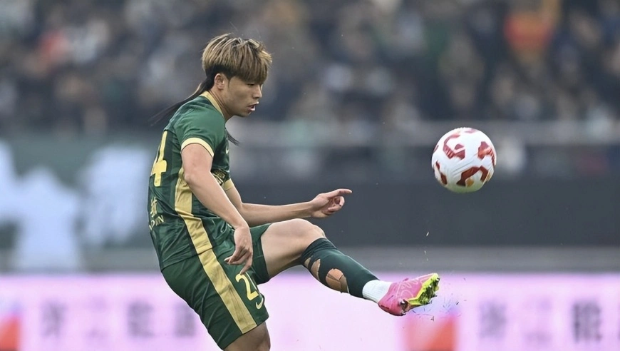 一场0：1验出国足最大水货，一人犯错坑苦球队，邵佳一不敢再用他