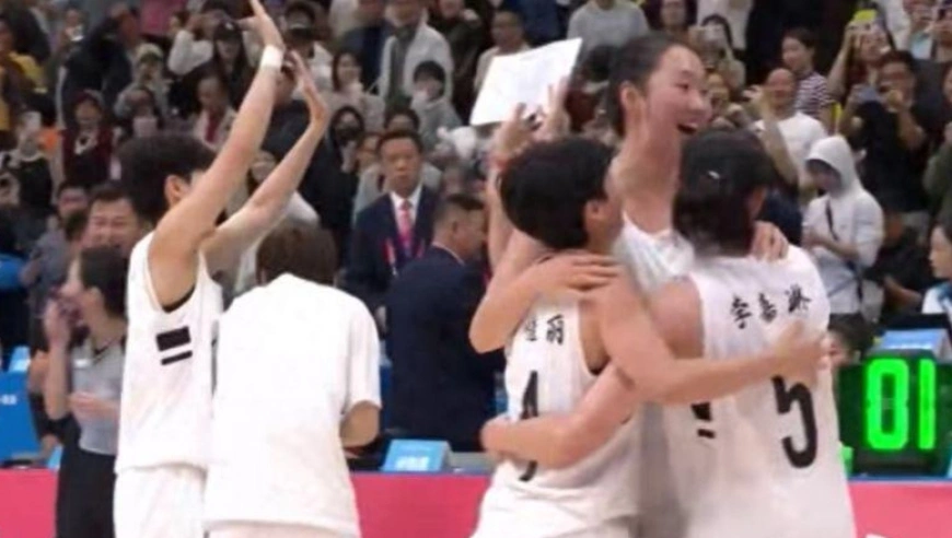 重回巅峰！三分8中6怒砍24分，能组织能得分，球迷：宫鲁鸣召她替代李缘