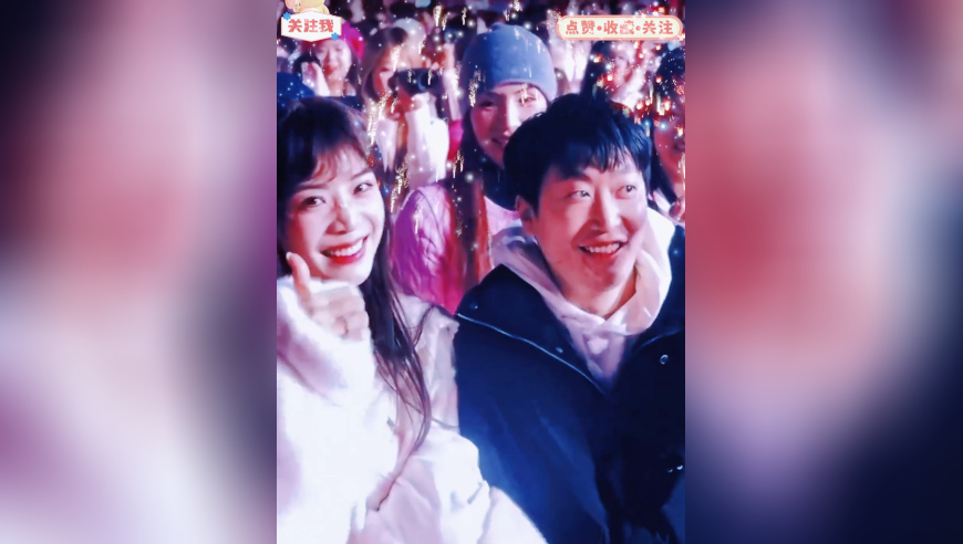 管泽元和余霜在演唱会上亲上了