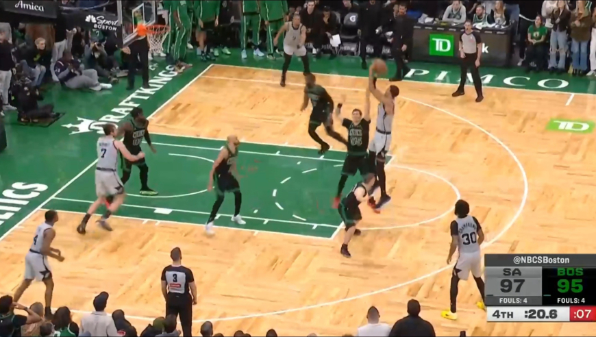 惊魂一分半！文班亚马连进关键中投 尚帕尼篮下打进，马刺险胜凯尔特人