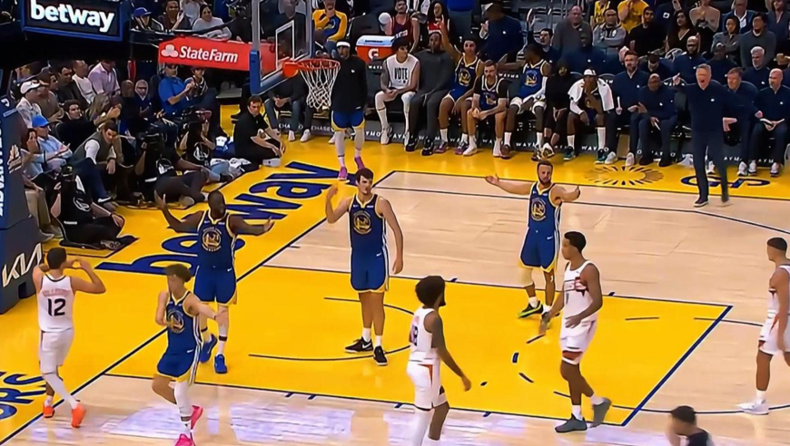 勇三疯进化到勇四疯！勇士末节三分钟时间轰出15-3攻击波碾压太阳