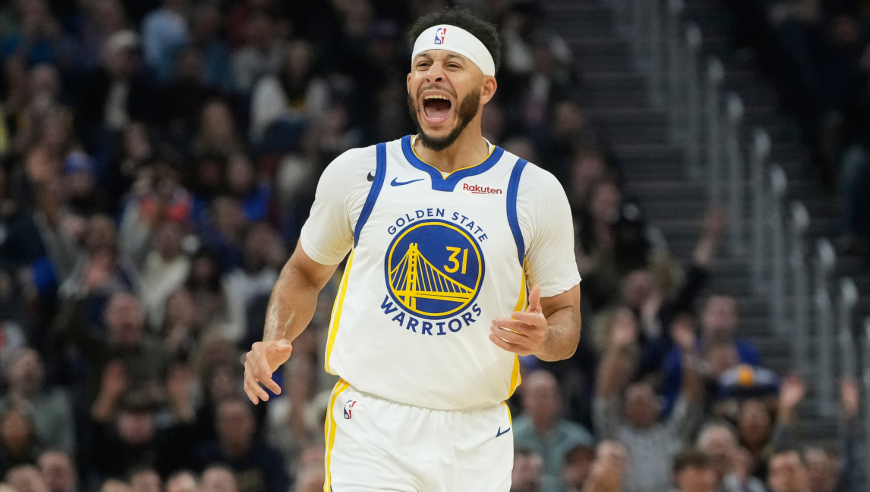 小库里勇士首秀：7投6中高效14分 高难三分助勇士一度抹平分差