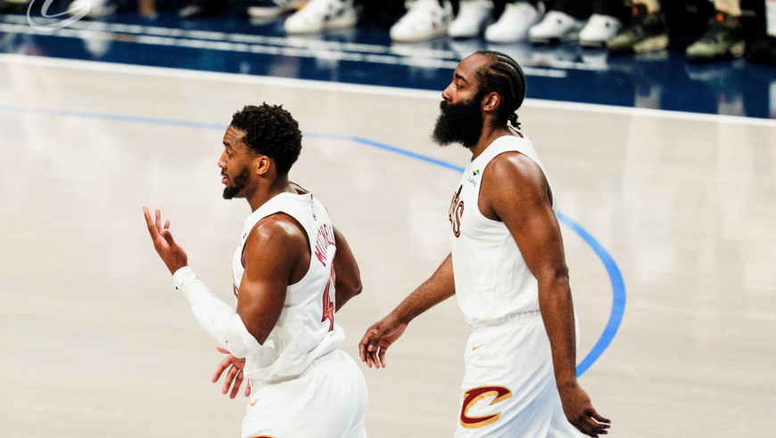 骑士三核70分打爆独行侠：哈登正负值+27 莫布利15投轰29分