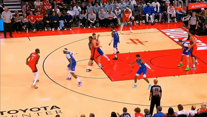 对轰！火箭独行侠末节两分钟对轰19分 杜兰特连中三分死神降临