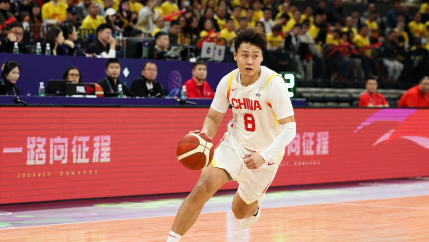 太刺激！慢镜还原赵睿最后42秒逆天1v3杀死沙特男篮，全队沸腾