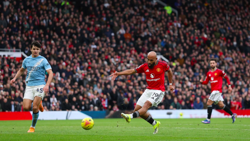英超：曼联2-0终结曼城13场不败 姆伯莫多尔古破门 多纳鲁马屡送神扑