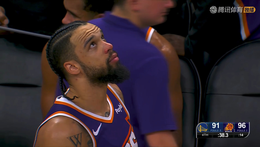 太脏了！库里三分出手被狄龙故意打腹部 痛苦倒地裁判吹恶意犯规