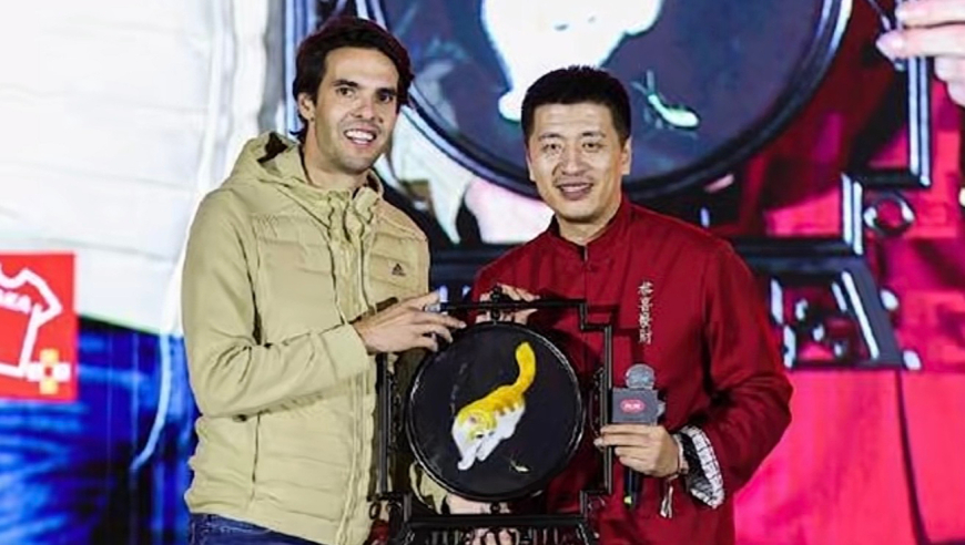 41岁考研名师张雪峰在苏州病逝，回顾他与AC米兰和卡卡的那段情缘