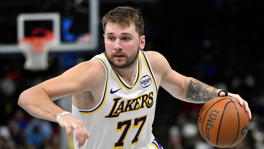 14分逆转东契奇44分王者归来！艾顿伤退反成湖人战术转折点