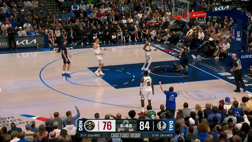 夸张到离谱！弗拉格流星锤隔扣 独行侠狂轰15-0超强攻击波碾压掘金