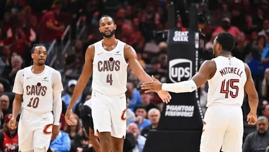 爆冷1-4出局！成NBA最大伪强队，离冠军越来越远！四巨头该散伙了