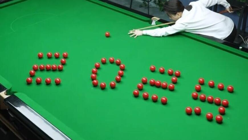 潘晓婷一杆将2025打成2026，网友：差点以为是AI，看你明年怎么打出2027