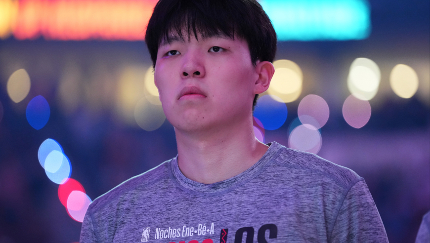 统治级表现！杨瀚森篮下连续强吃如姚明 随后策应助攻队友三分