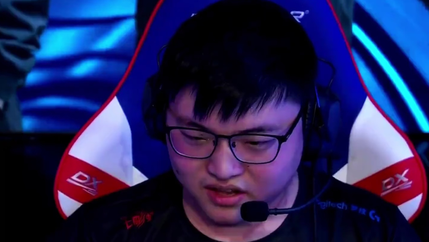 LOL：RNG终结IG战队十八连胜，Uzi招牌卡莎表演局，这才叫全华班
