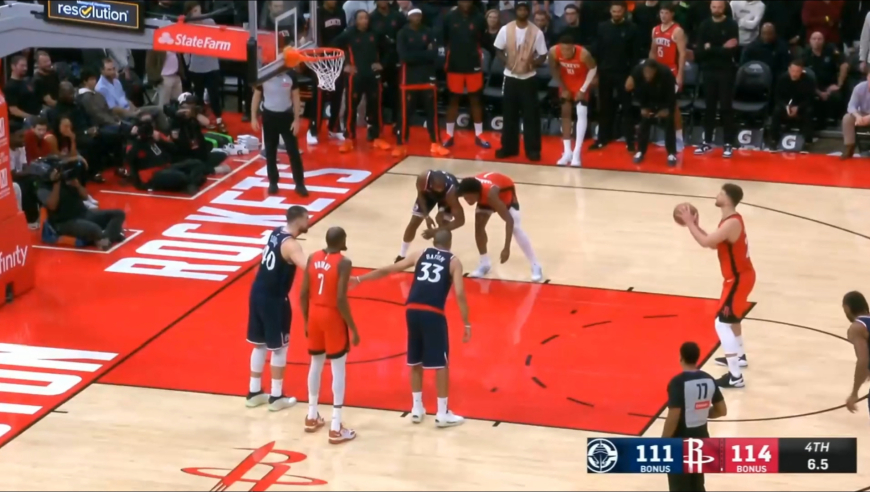 惊魂一分钟！哈登三分追平 阿门补篮打2+1 巴图姆发球踩线失误，火箭险胜快船