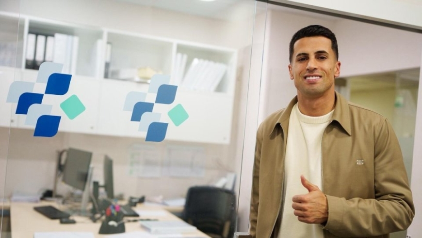 官宣！巴萨400万租借世界级球星，弗里克钦点加盟，冲击四冠王