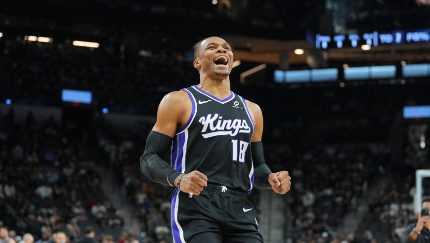 轰24分13板14助，威少再创神迹！1年360万太香事实证明错的不是你