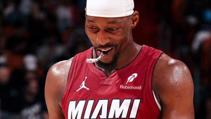 美媒帮阿德巴约洗白：砍下79分剩1分40秒时，阿德大喊让队友不要犯规了！