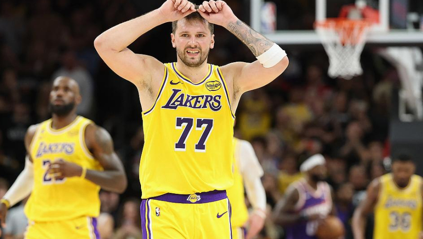 从准绝平到被绝杀，非要留东契奇在场被点名，雷迪克真是个人才