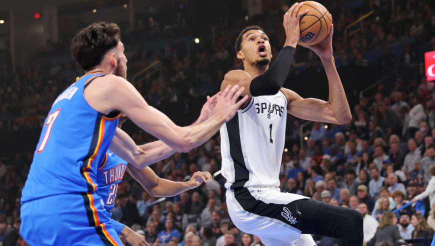 筷子兄弟对决！文班切特全场对位集锦：两度隔扣+大帽切特太炸裂